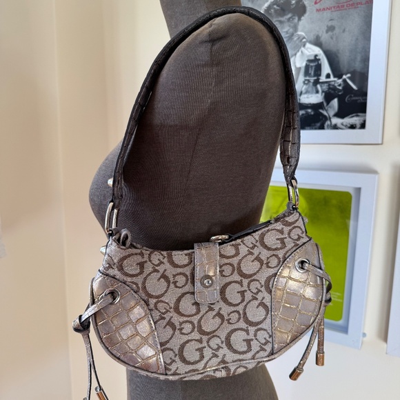 Super Cute Vintage Y2K GUESS mini shoulder bag - Picture 2 of 10